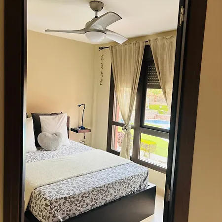 Coqueto En El Palm-mar. *